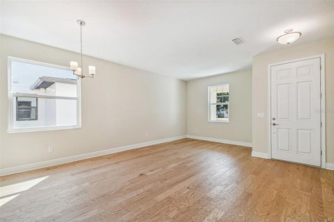 House in Tampa, Florida 4 bedrooms, 265.42 sq.m. № 1449253 - photo 3
