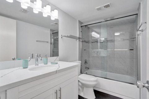 Condo in Delray Beach, Florida, 2 bedrooms  № 2082153 - photo 11