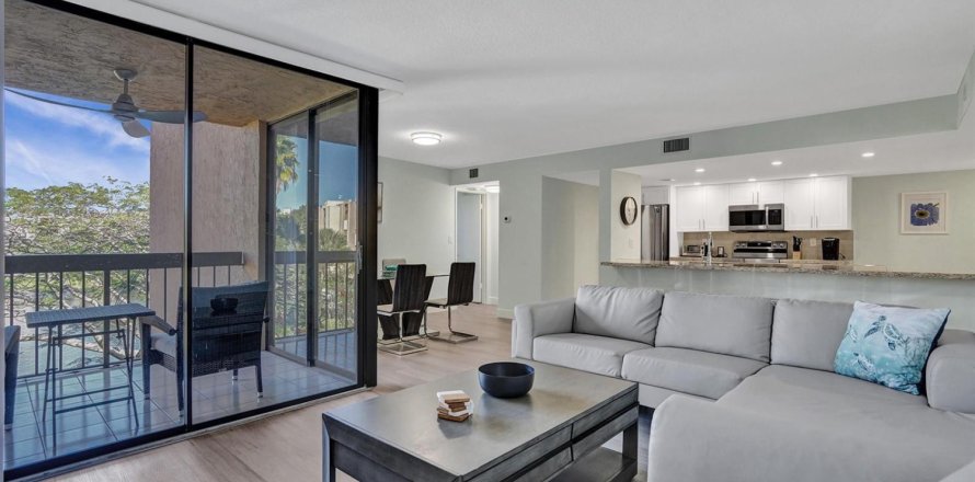 Condo in Delray Beach, Florida, 2 bedrooms  № 2082153