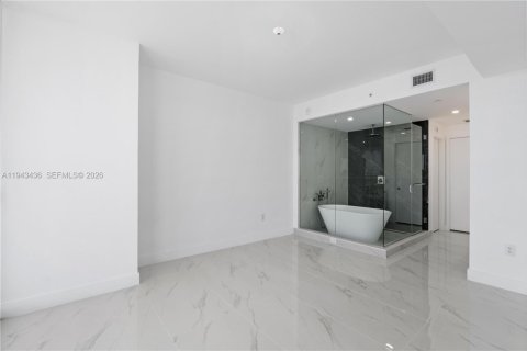 Condo in Miami, Florida, 1 bedroom  № 2000228 - photo 16
