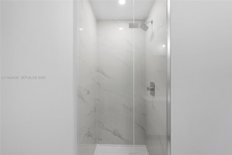 Condo in Miami, Florida, 1 bedroom  № 2000228 - photo 30