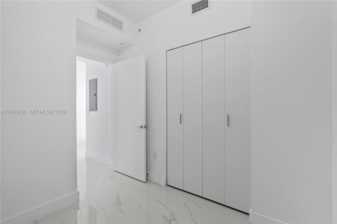 Condo in Miami, Florida, 1 bedroom  № 2000228 - photo 27