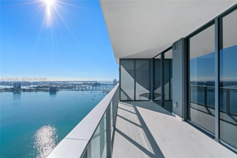 Condo in Miami, Florida, 1 bedroom  № 2000228 - photo 4