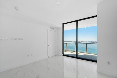 Condo in Miami, Florida, 1 bedroom  № 2000228 - photo 23