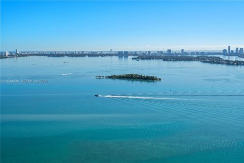 Condo in Miami, Florida, 1 bedroom  № 2000228 - photo 6