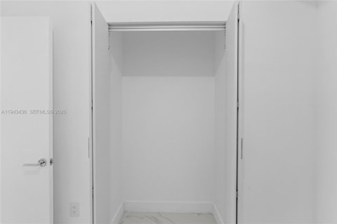Condo in Miami, Florida, 1 bedroom  № 2000228 - photo 28