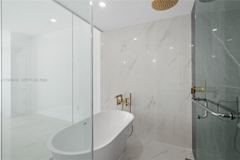 Condo in Miami, Florida, 1 bedroom  № 2000228 - photo 20