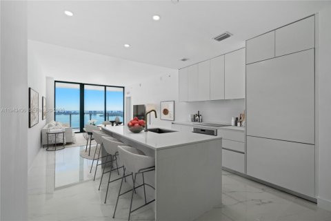 Condo in Miami, Florida, 1 bedroom  № 2000228 - photo 10