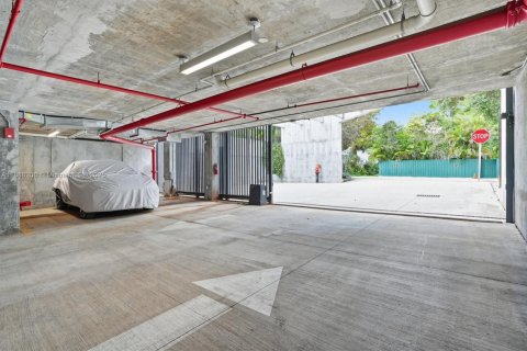 Condo in Miami, Florida, 2 bedrooms  № 1941471 - photo 24