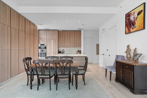 Condo in Miami, Florida, 2 bedrooms  № 1941471 - photo 9