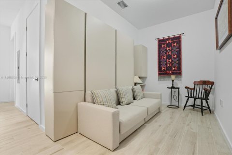 Condo in Miami, Florida, 2 bedrooms  № 1941471 - photo 21