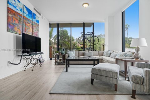 Condo in Miami, Florida, 2 bedrooms  № 1941471 - photo 6