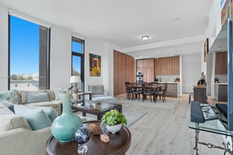 Condo in Miami, Florida, 2 bedrooms  № 1941471 - photo 7