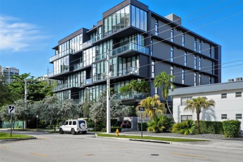Condo in Miami, Florida, 2 bedrooms  № 1941471 - photo 1