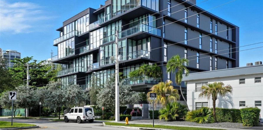 Condo in Miami, Florida, 2 bedrooms  № 1941471