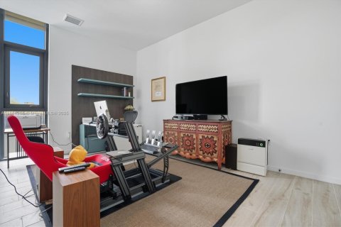 Condo in Miami, Florida, 2 bedrooms  № 1941471 - photo 19