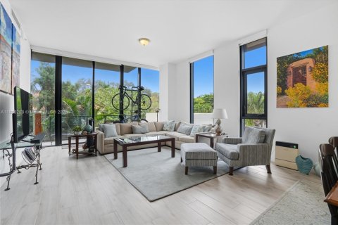 Condo in Miami, Florida, 2 bedrooms  № 1941471 - photo 4