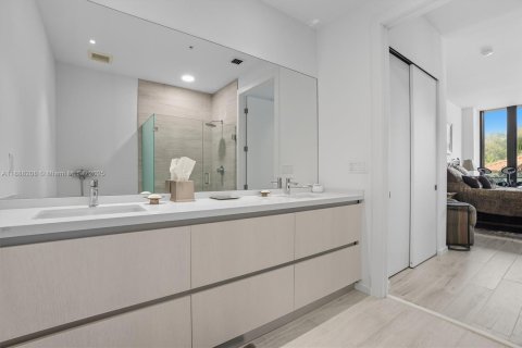Condo in Miami, Florida, 2 bedrooms  № 1941471 - photo 16