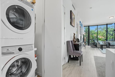 Condo in Miami, Florida, 2 bedrooms  № 1941471 - photo 22