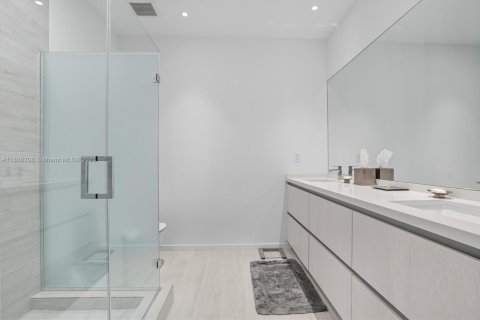Condo in Miami, Florida, 2 bedrooms  № 1941471 - photo 17