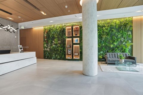 Condo in Miami, Florida, 2 bedrooms  № 1941471 - photo 3