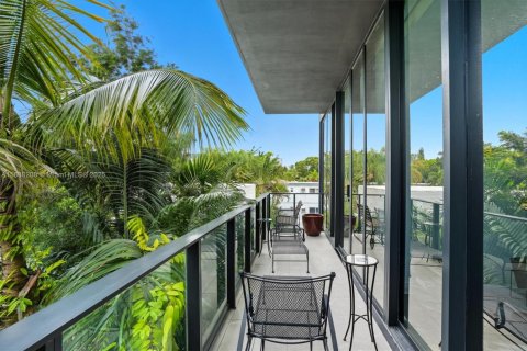 Condo in Miami, Florida, 2 bedrooms  № 1941471 - photo 5