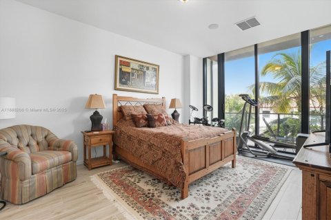 Condo in Miami, Florida, 2 bedrooms  № 1941471 - photo 14
