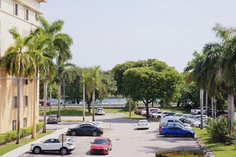 Снять в аренду кондоминиум в Майами, Флорида 2 спальни, 80.82м2, № 1925420 - фото 18