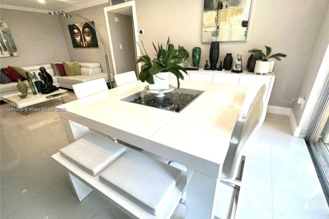 Снять в аренду кондоминиум в Майами, Флорида 2 спальни, 80.82м2, № 1925420 - фото 5