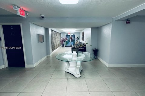 Снять в аренду кондоминиум в Майами, Флорида 2 спальни, 80.82м2, № 1925420 - фото 20