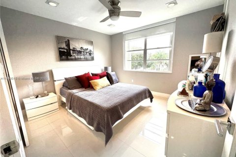 Снять в аренду кондоминиум в Майами, Флорида 2 спальни, 80.82м2, № 1925420 - фото 11
