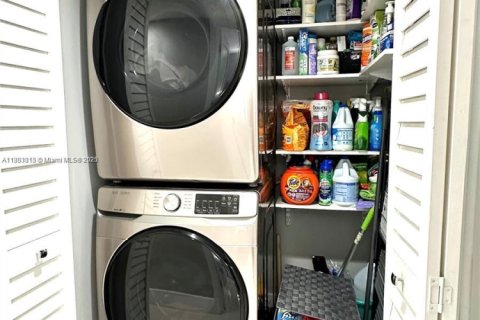 Снять в аренду кондоминиум в Майами, Флорида 2 спальни, 80.82м2, № 1925420 - фото 12