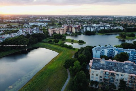 Снять в аренду кондоминиум в Майами, Флорида 2 спальни, 80.82м2, № 1925420 - фото 19