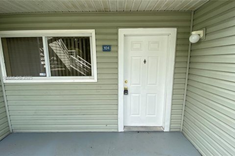 Купить кондоминиум в Окленд-Парк, Флорида 2 спальни, 94.76м2, № 1989410 - фото 3