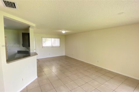 Купить кондоминиум в Окленд-Парк, Флорида 2 спальни, 94.76м2, № 1989410 - фото 8