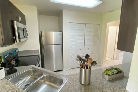 Купить кондоминиум в Окленд-Парк, Флорида 2 спальни, 94.76м2, № 1989410 - фото 21
