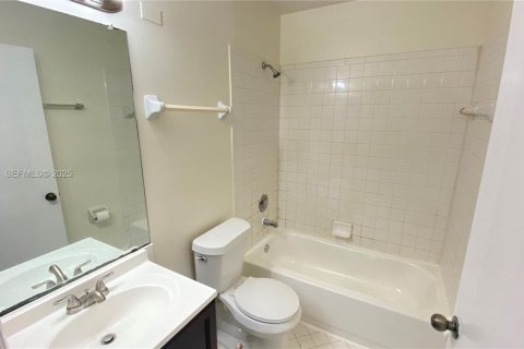 Купить кондоминиум в Окленд-Парк, Флорида 2 спальни, 94.76м2, № 1989410 - фото 30