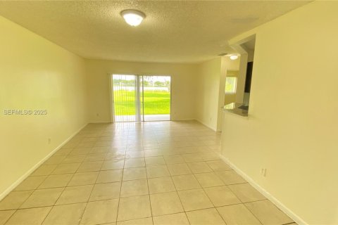 Купить кондоминиум в Окленд-Парк, Флорида 2 спальни, 94.76м2, № 1989410 - фото 12