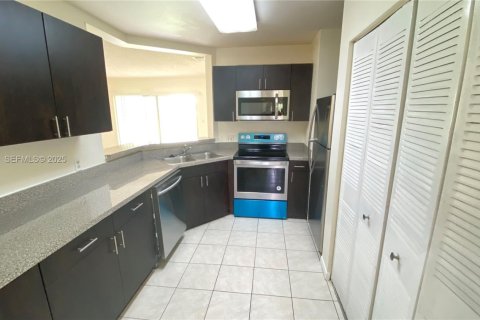 Купить кондоминиум в Окленд-Парк, Флорида 2 спальни, 94.76м2, № 1989410 - фото 20