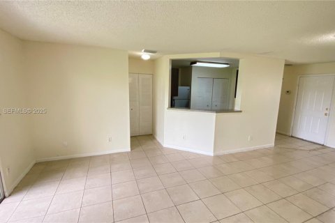 Купить кондоминиум в Окленд-Парк, Флорида 2 спальни, 94.76м2, № 1989410 - фото 6