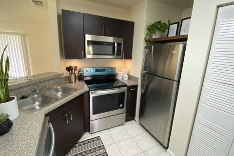 Купить кондоминиум в Окленд-Парк, Флорида 2 спальни, 94.76м2, № 1989410 - фото 23