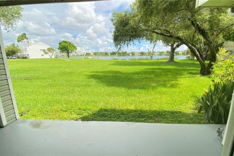 Купить кондоминиум в Окленд-Парк, Флорида 2 спальни, 94.76м2, № 1989410 - фото 14