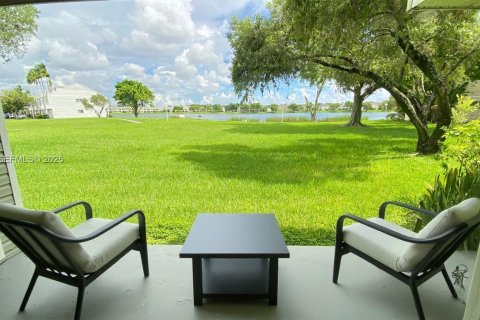 Купить кондоминиум в Окленд-Парк, Флорида 2 спальни, 94.76м2, № 1989410 - фото 13