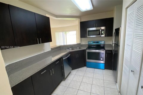 Купить кондоминиум в Окленд-Парк, Флорида 2 спальни, 94.76м2, № 1989410 - фото 26