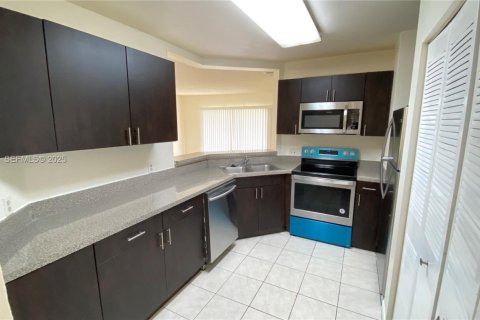 Купить кондоминиум в Окленд-Парк, Флорида 2 спальни, 94.76м2, № 1989410 - фото 25