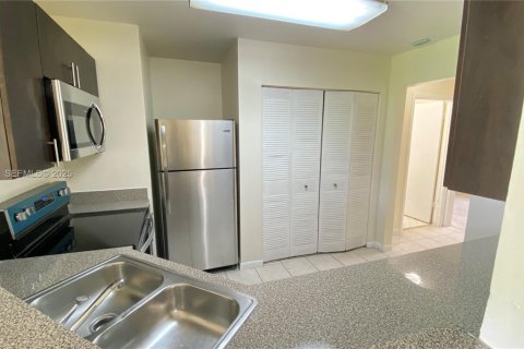 Купить кондоминиум в Окленд-Парк, Флорида 2 спальни, 94.76м2, № 1989410 - фото 22