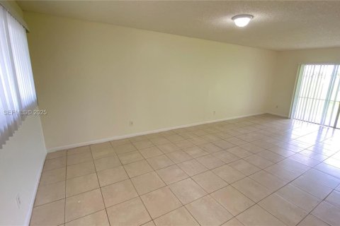 Купить кондоминиум в Окленд-Парк, Флорида 2 спальни, 94.76м2, № 1989410 - фото 17