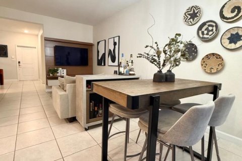 Townhouse in Miami, Florida 3 bedrooms, 137.96 sq.m. № 2083652 - photo 5