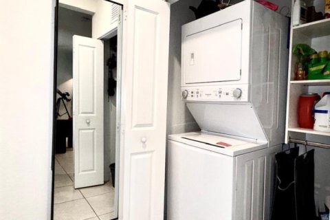 Townhouse in Miami, Florida 3 bedrooms, 137.96 sq.m. № 2083652 - photo 8