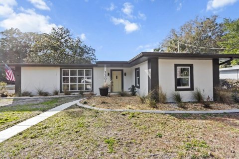 House in Crystal River, Florida 4 bedrooms, 182.92 sq.m. № 1559090 - photo 1